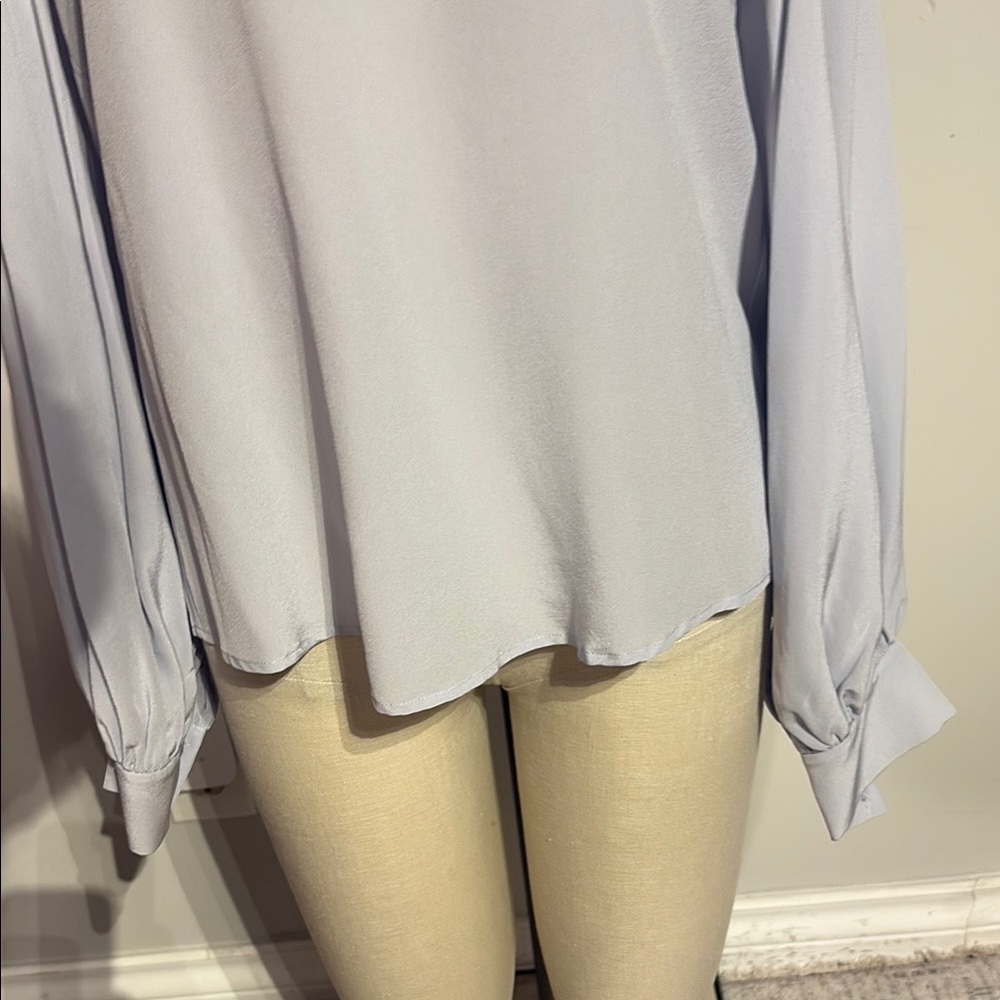 Judith and Charles Silk Blouse in Light lilac Gray Size M - Picture 9 of 14